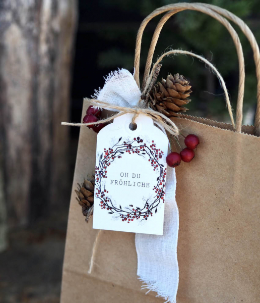 Geschenkanhänger Beerenkranz "Oh fu Fröhliche" von Frollein Lücke